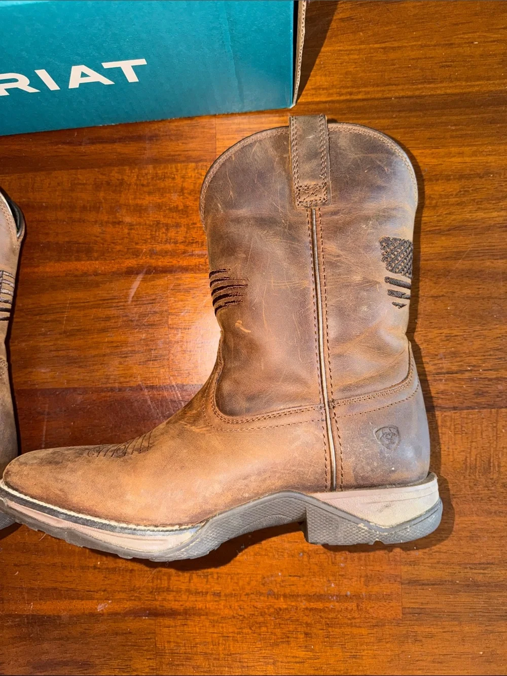 Ariat Kids Anthem Patriot Cowboy Boots in Distressed Brown.  Size U.S. 4